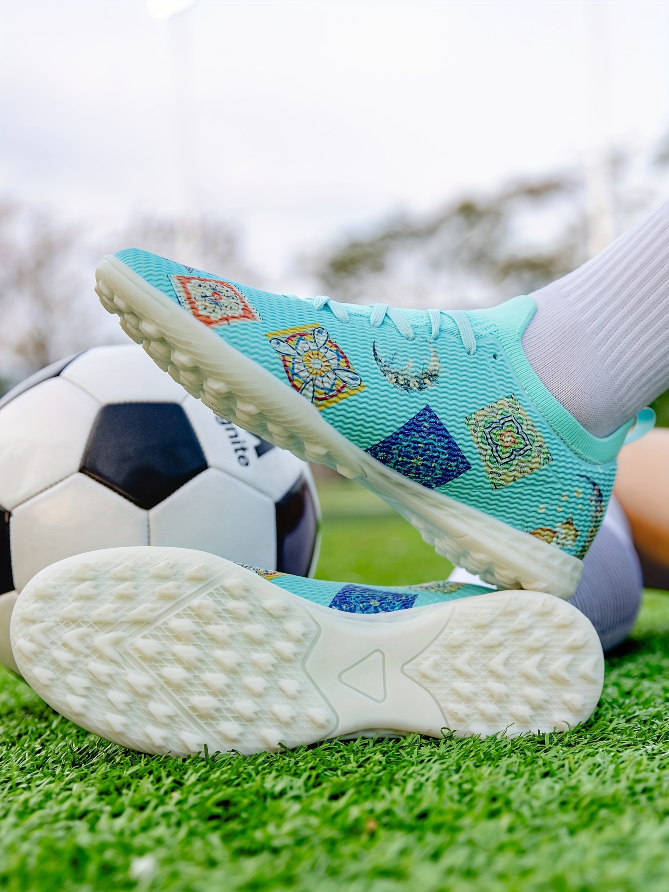 womens low top soccer cleats professional tf training shoes anti slip durable outdoor sports footwear trendy shoes details 3