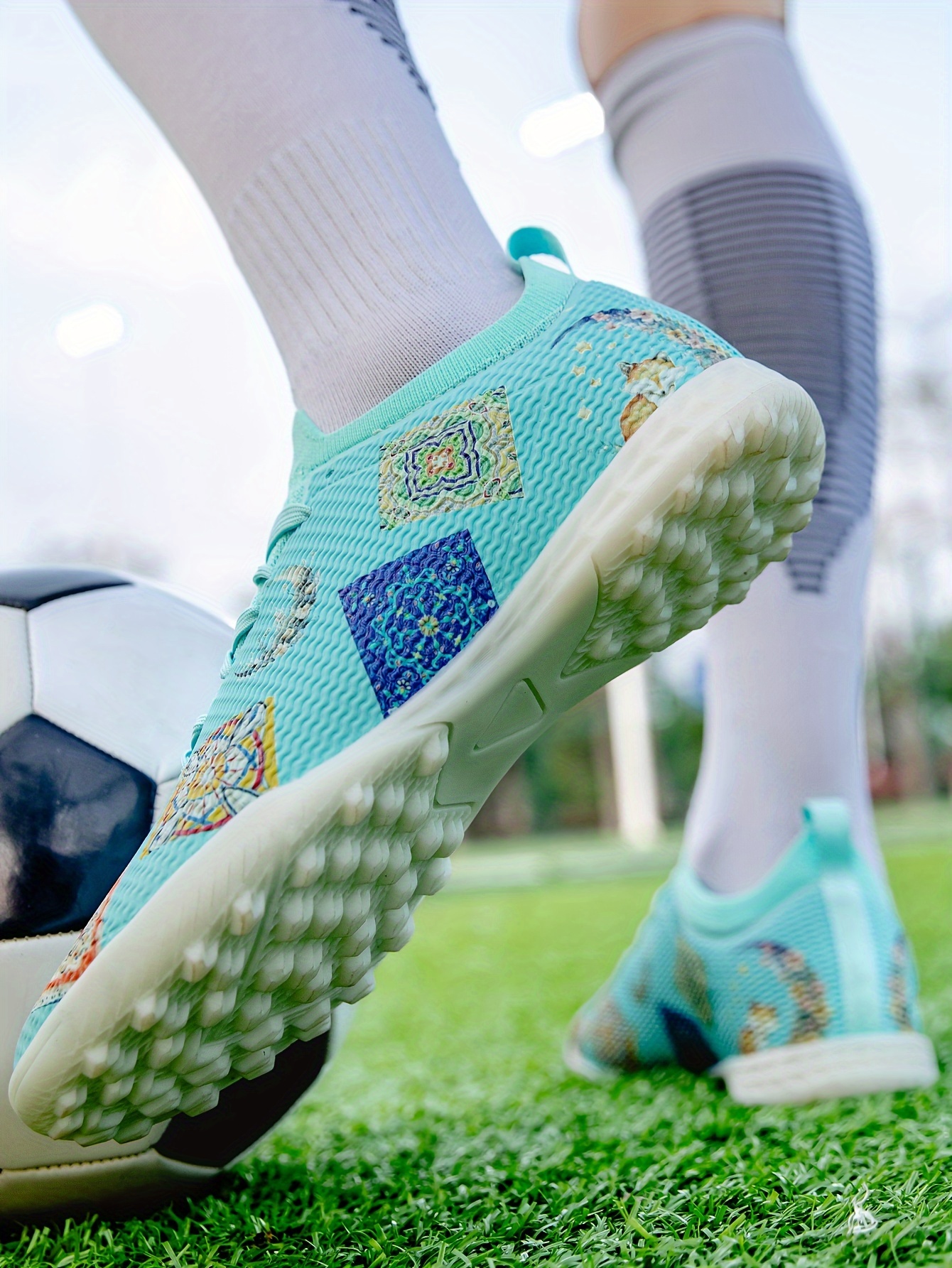 womens low top soccer cleats professional tf training shoes anti slip durable outdoor sports footwear trendy shoes details 4