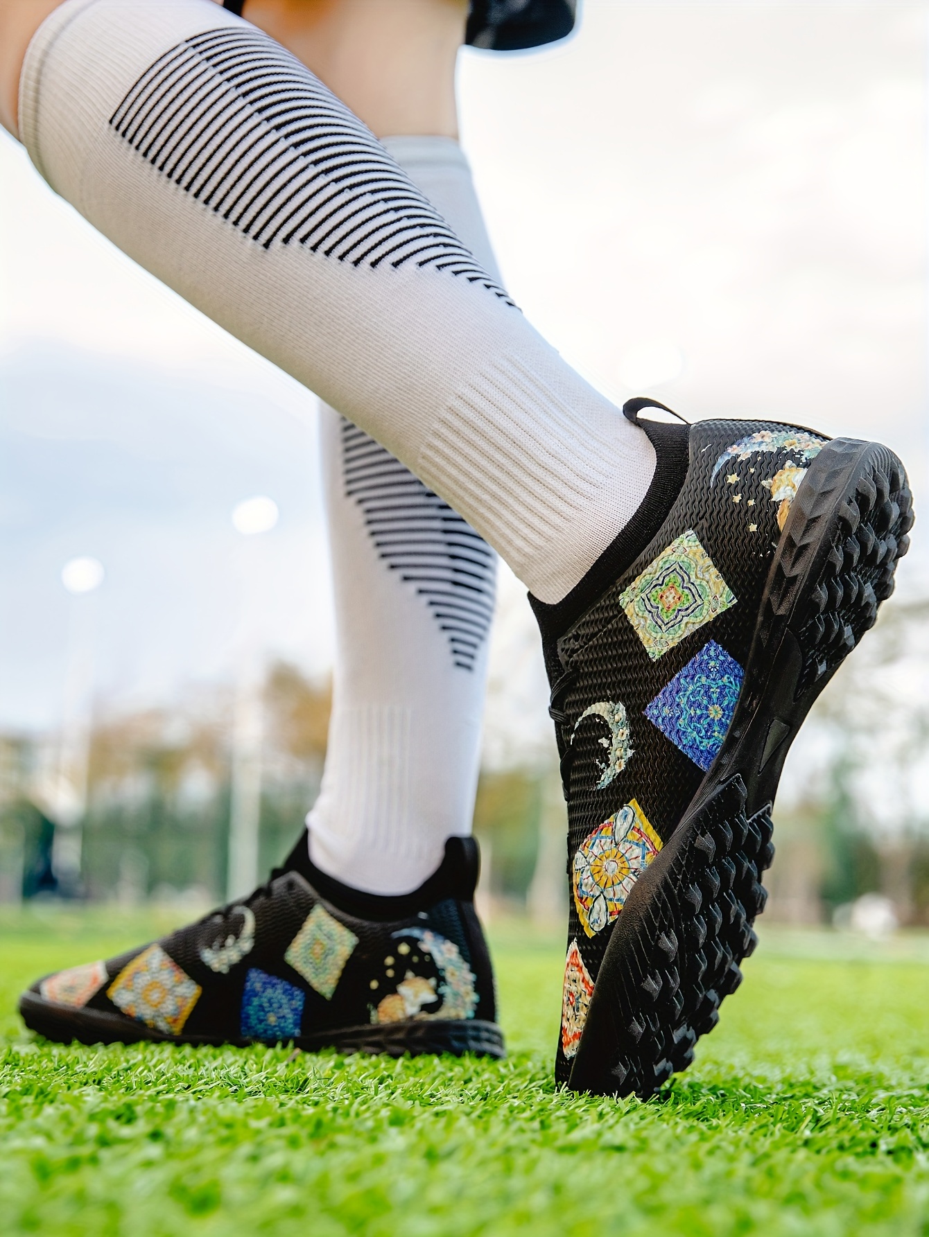 womens low top soccer cleats professional tf training shoes anti slip durable outdoor sports footwear trendy shoes details 10