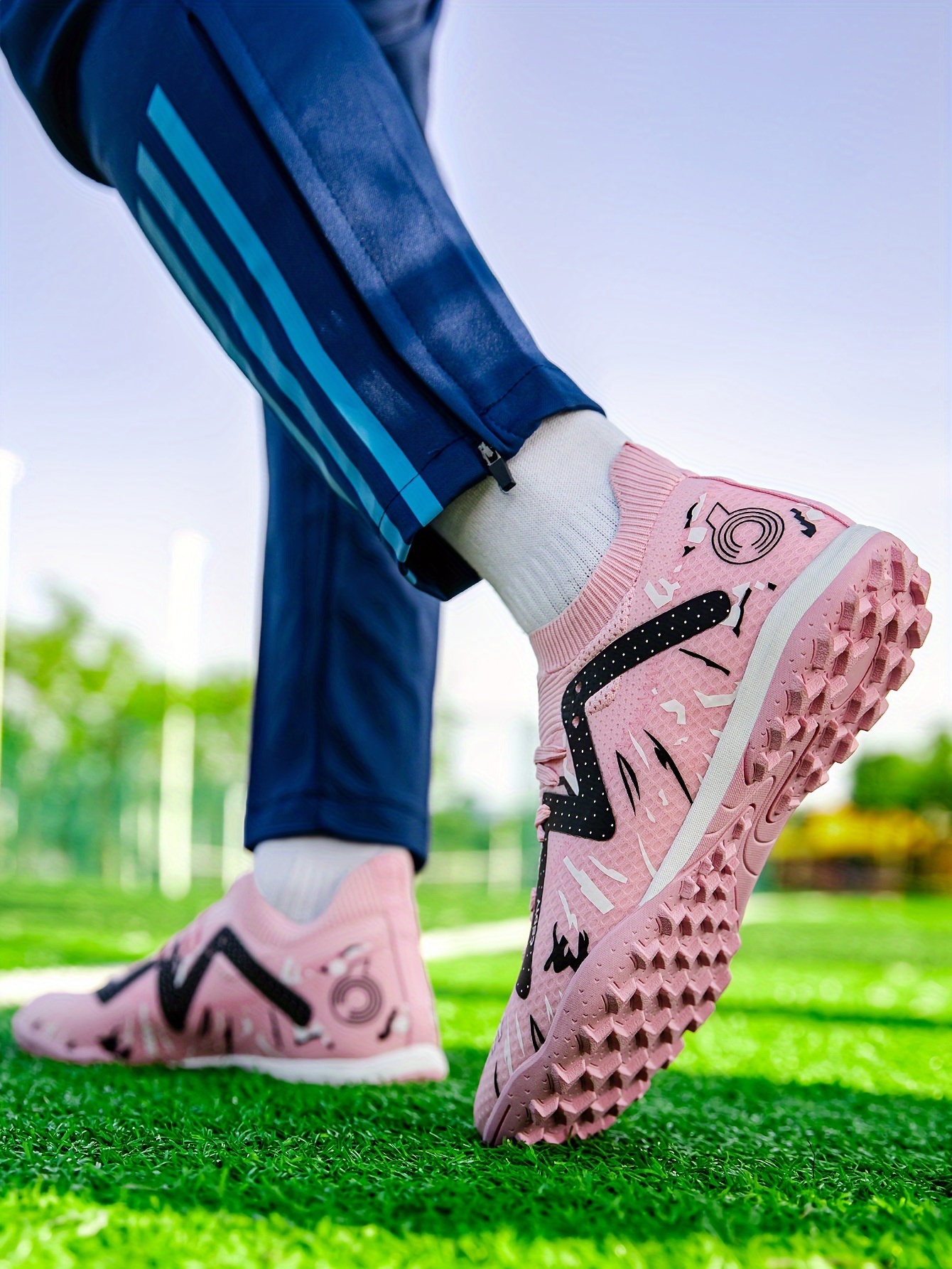 Women s Professional Football Shoes Training Shoes, Low-top Sports Shoes. Anti-slip And Wear-resistant TF Outdoor Sports Shoes. Special Wear-resistant Shoe Tide details 2