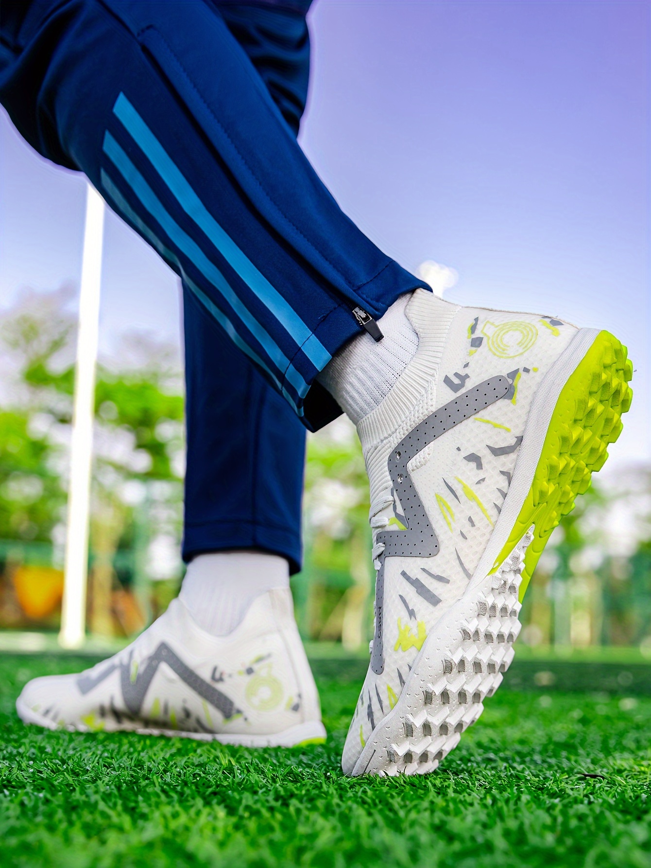 Women s Professional Football Shoes Training Shoes, Low-top Sports Shoes. Anti-slip And Wear-resistant TF Outdoor Sports Shoes. Special Wear-resistant Shoe Tide details 3